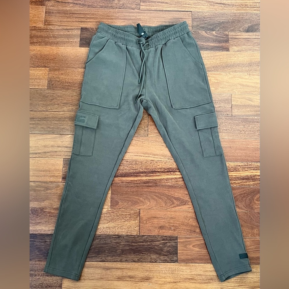 ALPHALETE CARGO MILITARY GREEN MEDIUM NEW NO TAGS